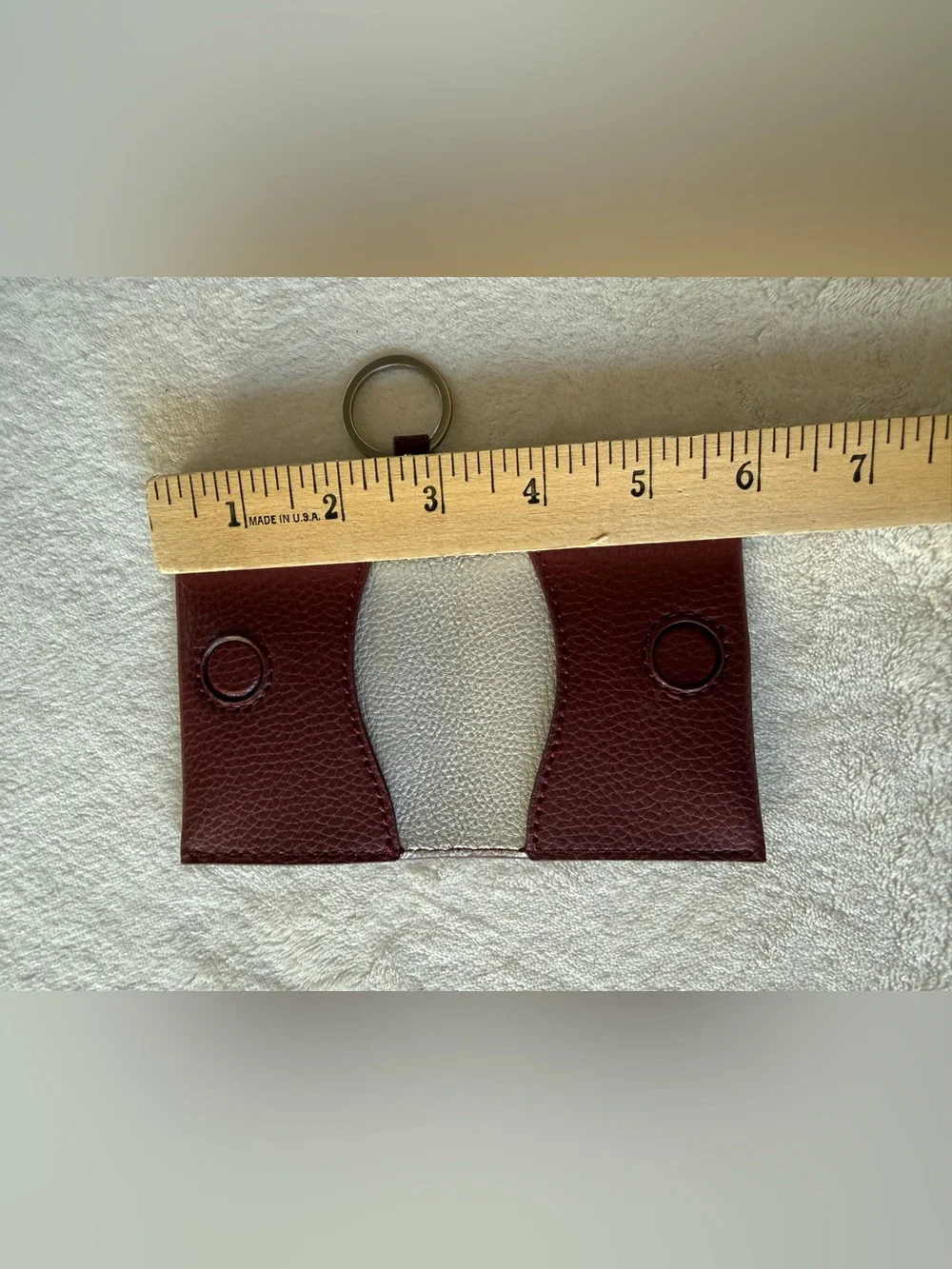 HOBO NWOT Vida Magnetic Card Case Keychain Wallet Burgundy
